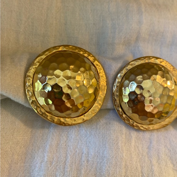 Kenneth Jay Lane KJL‎ Round Hammered Vintage Clip on Earrings - Picture 4 of 8